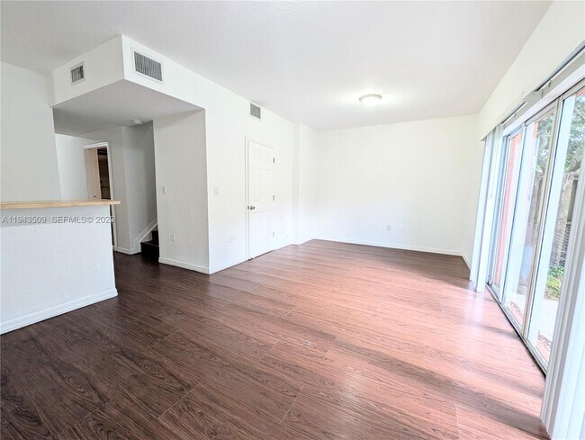 Foto del edificio - 825 SW 6th Pl
