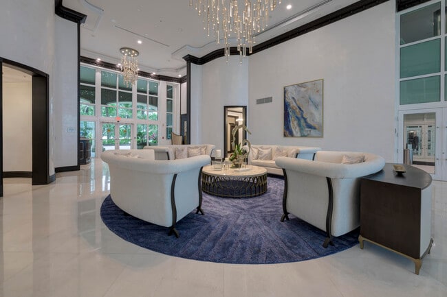 Building Photo - 1063 Hillsboro Mile