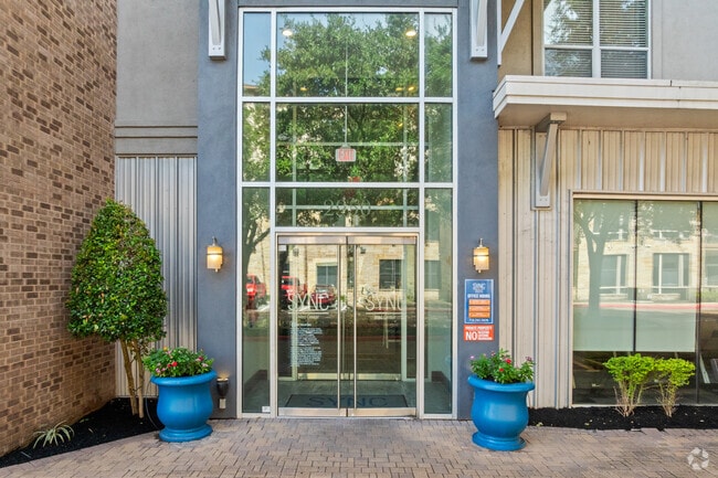 Building Entrance - SYNC Med Center