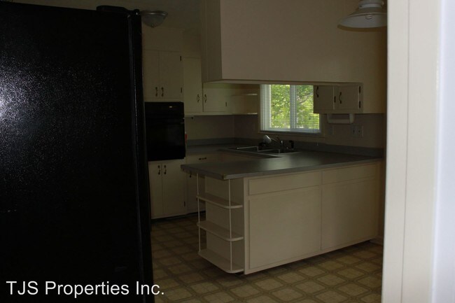 Building Photo - 2401 Henderson Ave