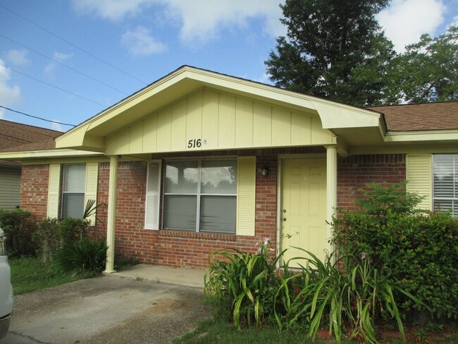 Building Photo - 516 Parker St