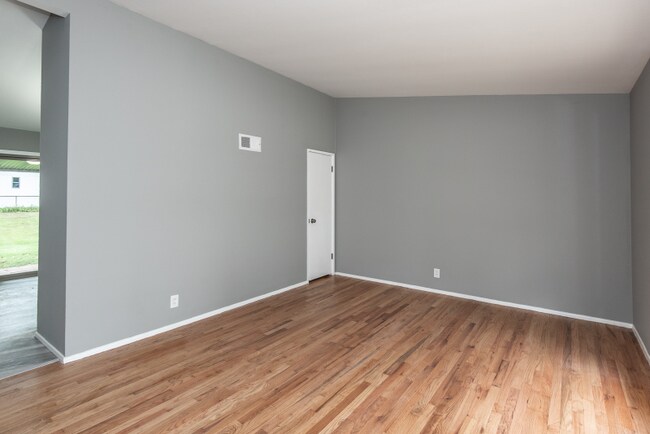 Building Photo - 1035 St Anthony Ln