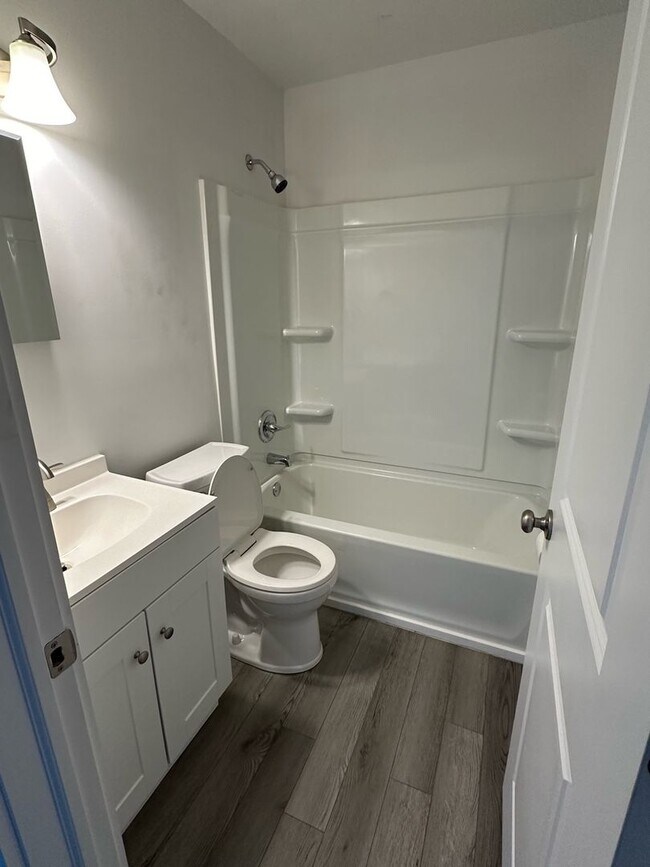Foto del edificio - Available Now!  Renovated Southside 2BR/1BA duplex