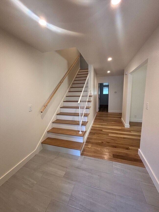 Building Photo - Recently Updated Large 4 Bedroom 2 Bathroom Bennett Valley Home