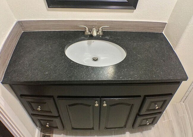 Bathroom - 4220 N Pecos St