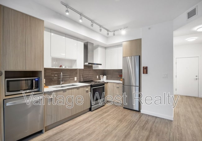 Building Photo - PH12-1775 Chapman Pl