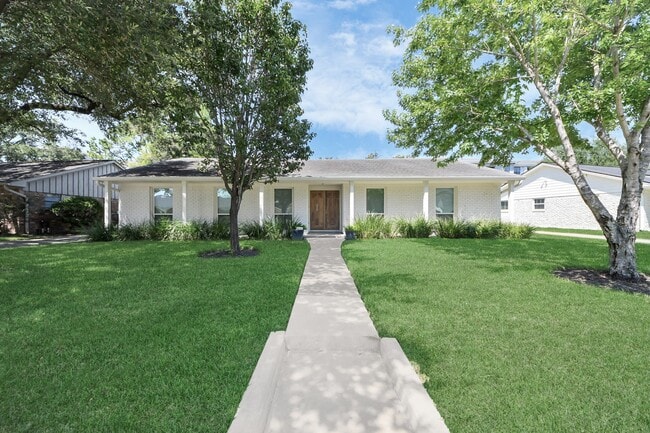Foto del edificio - 7610 Highmeadow Dr
