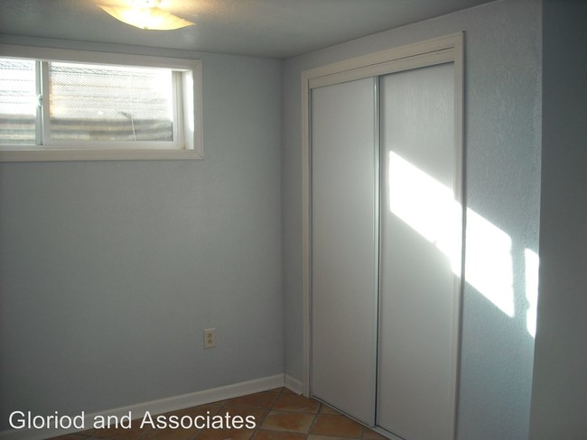 Foto del edificio - 5 br, 3 bath House - 1001 Parkview Blvd.
