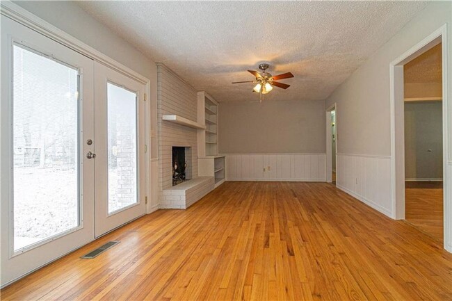 Building Photo - PRELEASING - July 2025 - Spacious Home Wit...