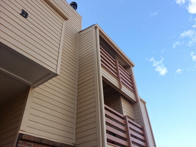 Building Photo - Mountain View 2 Bed 2 Bath 2 Balconies Top Floor Condo-Tons of Amenities