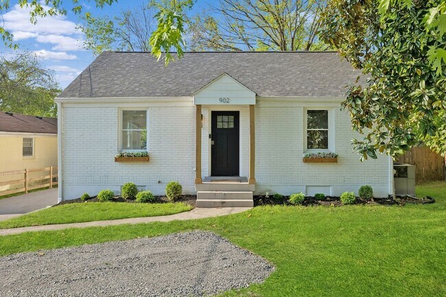 Photo - 902 Broadmoor Dr House