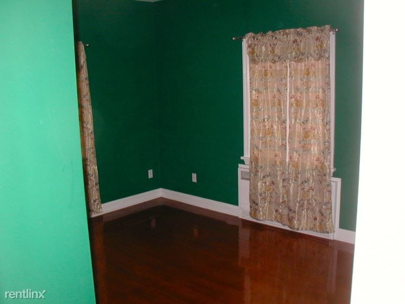 Primary Photo - 484 Charles St