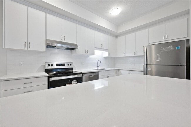 Building Photo - 167 Reverie Way