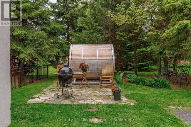 Photo du bâtiment - 160 Grand Cypress Ln