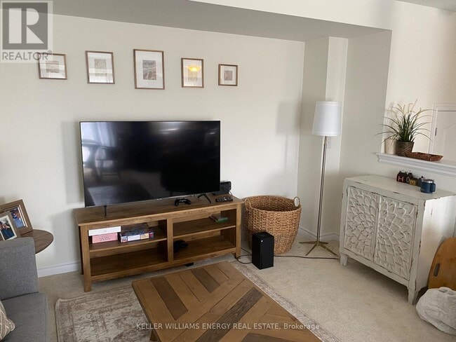 Building Photo - 102 Tabaret Cres