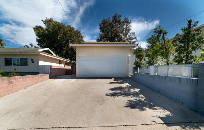 Driveway with 2 parking spaces - 613 W 24th St