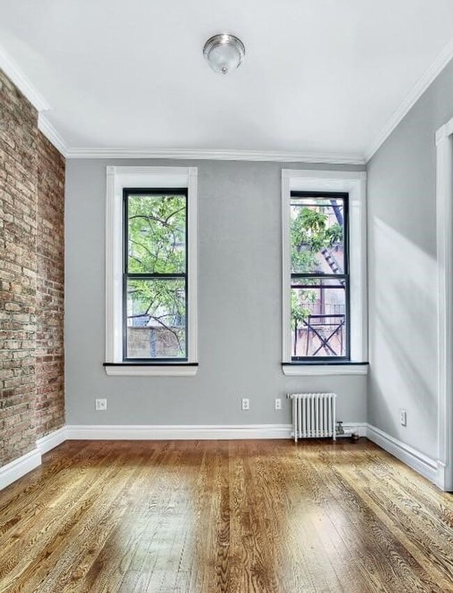 Building Photo - Mott Street