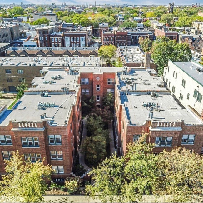 Building Photo - 2018 N Burling St