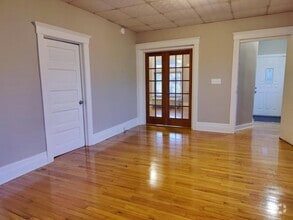 Building Photo - 205 Cedar St