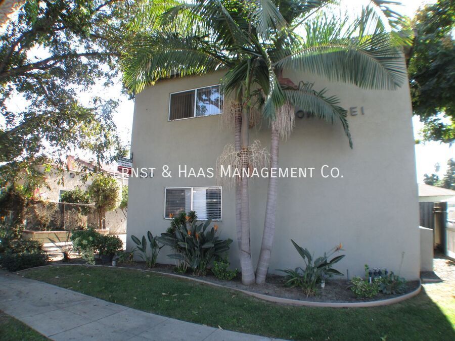 Building Photo - 230 E Hullett St