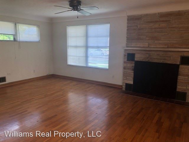 Foto del edificio - 3 br, 1.5 bath House - 102 W. 16th St.