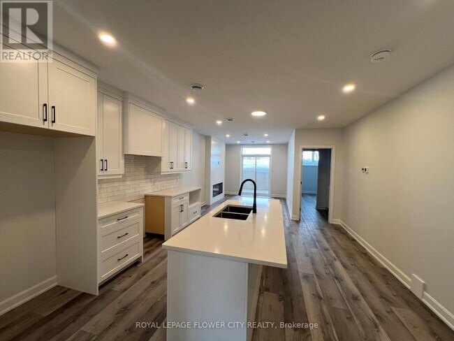 Photo du bâtiment - 440 Wellington St E