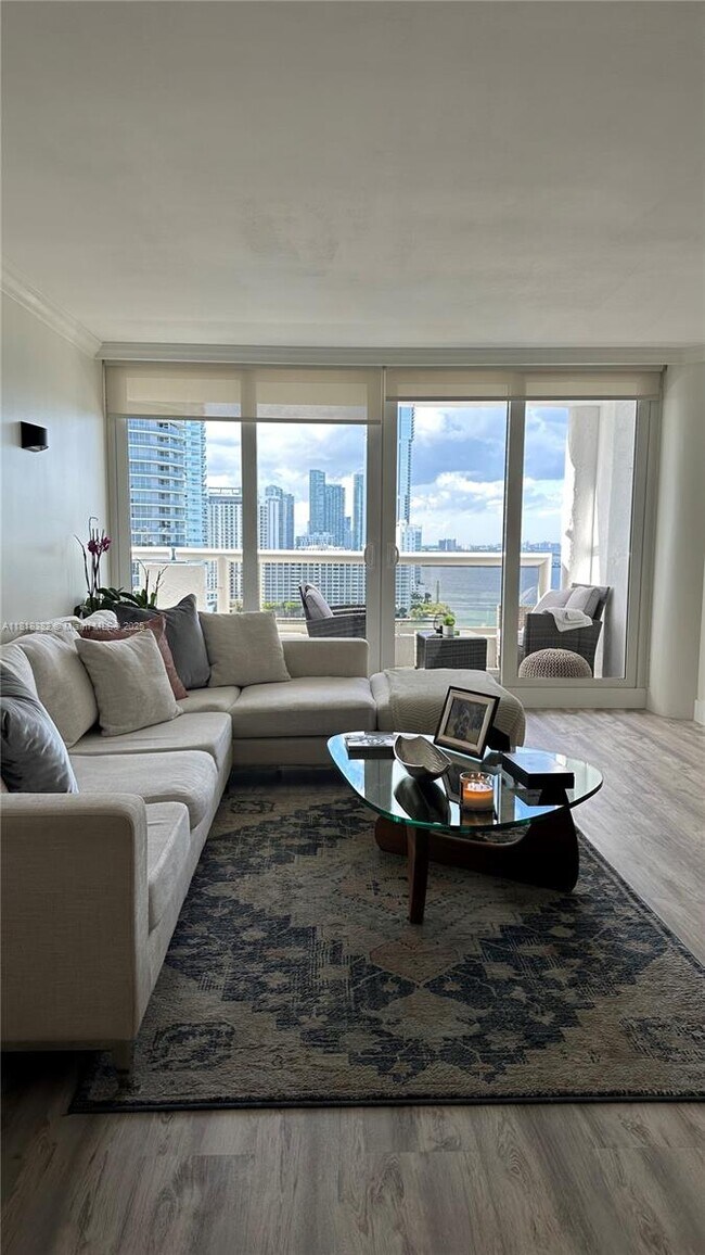 Foto del edificio - 1717 N Bayshore Dr