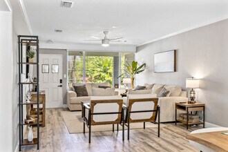 Building Photo - 119 W Suwannee Ln