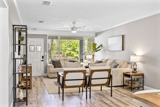 Building Photo - 119 W Suwannee Ln