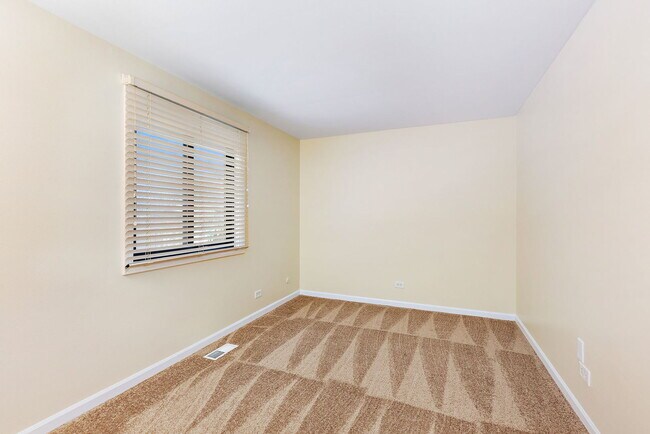 Building Photo - 1303 Yarmouth Ct