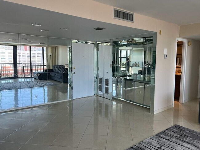 Foto del edificio - 2017 S Ocean Dr