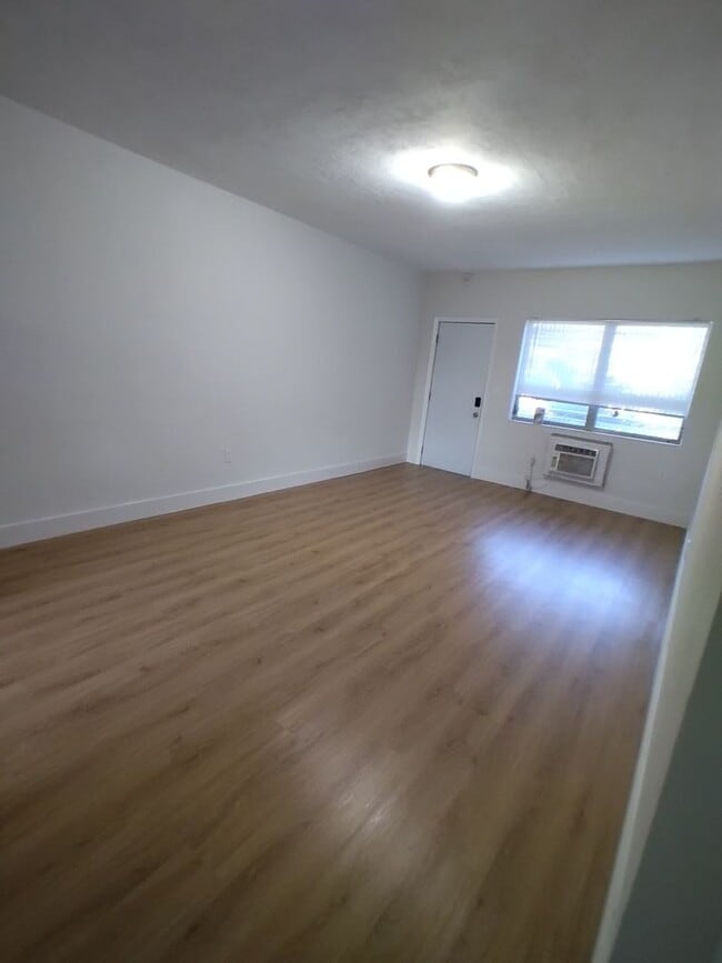 Interior Photo - 600 SW 9th Ave