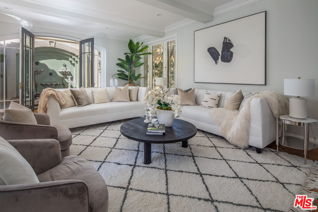 Foto principal - 10259 Century Woods Dr