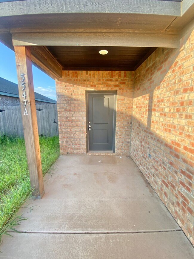 Building Photo - 5547 Itasca St