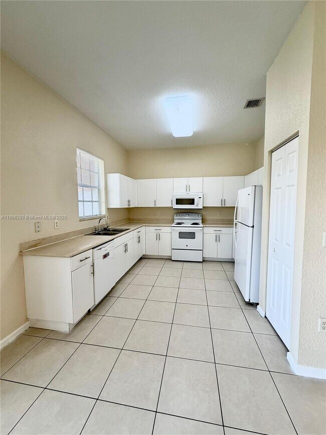 Foto del edificio - 12463 SW 44th Ct
