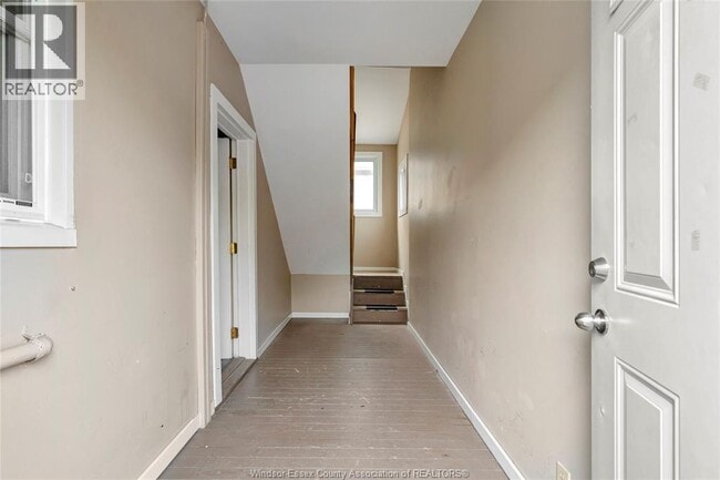 Building Photo - 844 Ellrose Ave