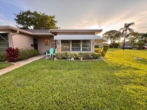 Building Photo - 1252 Club Dr W