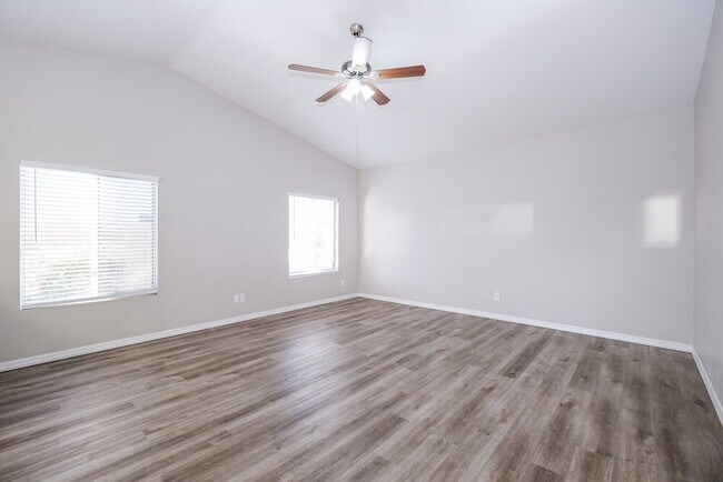 Foto del edificio - 5537 N 76th Dr