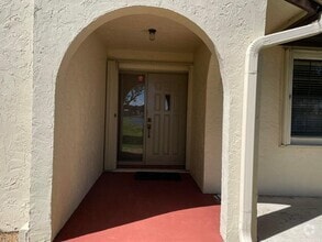 Building Photo - 420 Ashwood Pl