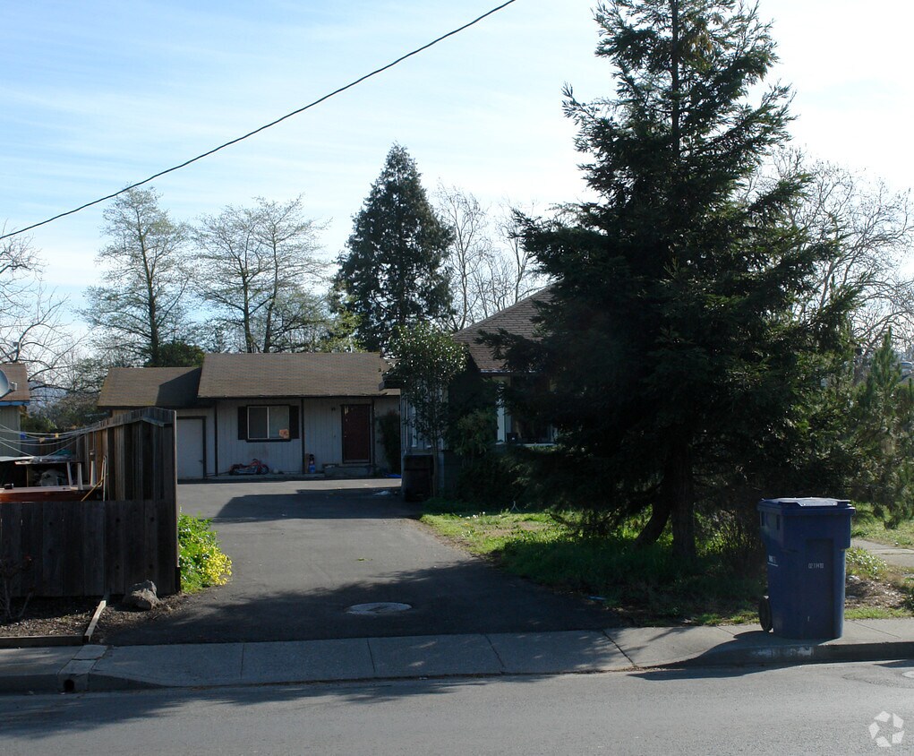 Foto del edificio - 1194-1196 Dutton Ave