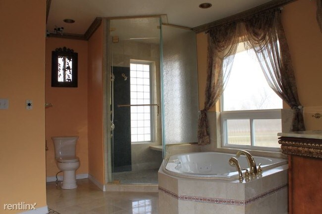 Foto del edificio - 6 br, 4 bath House - 1202 W. 31st ST