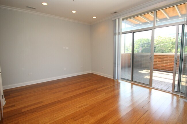 Foto del edificio - 1609 W Warren Blvd