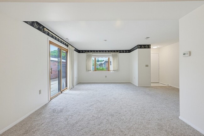 Building Photo - 52 Rosewood Dr