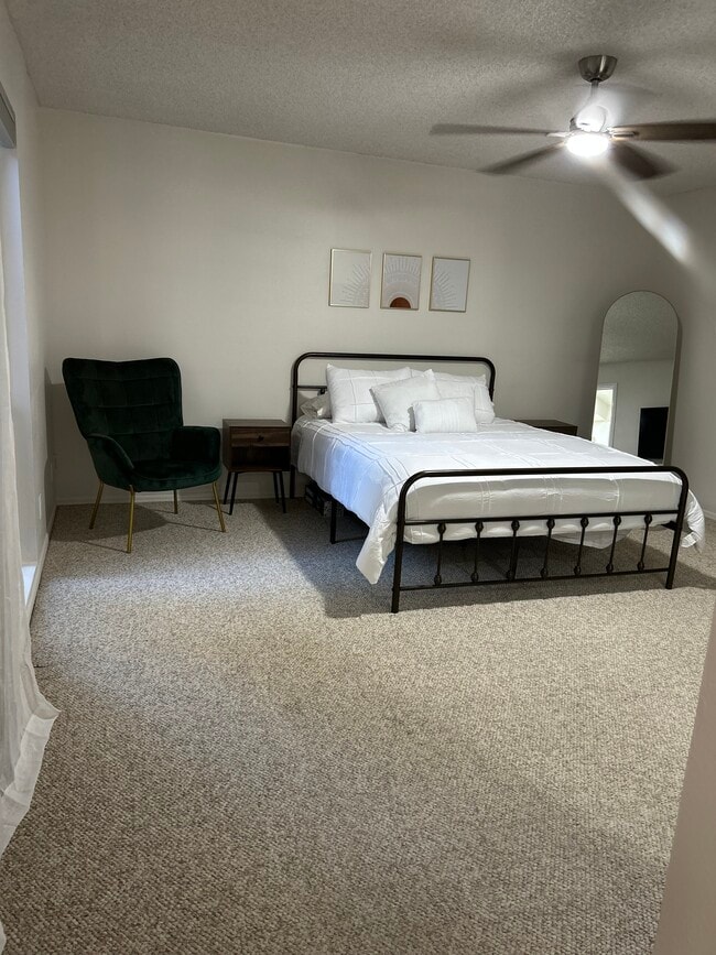 Building Photo - 440 N Dodge Blvd