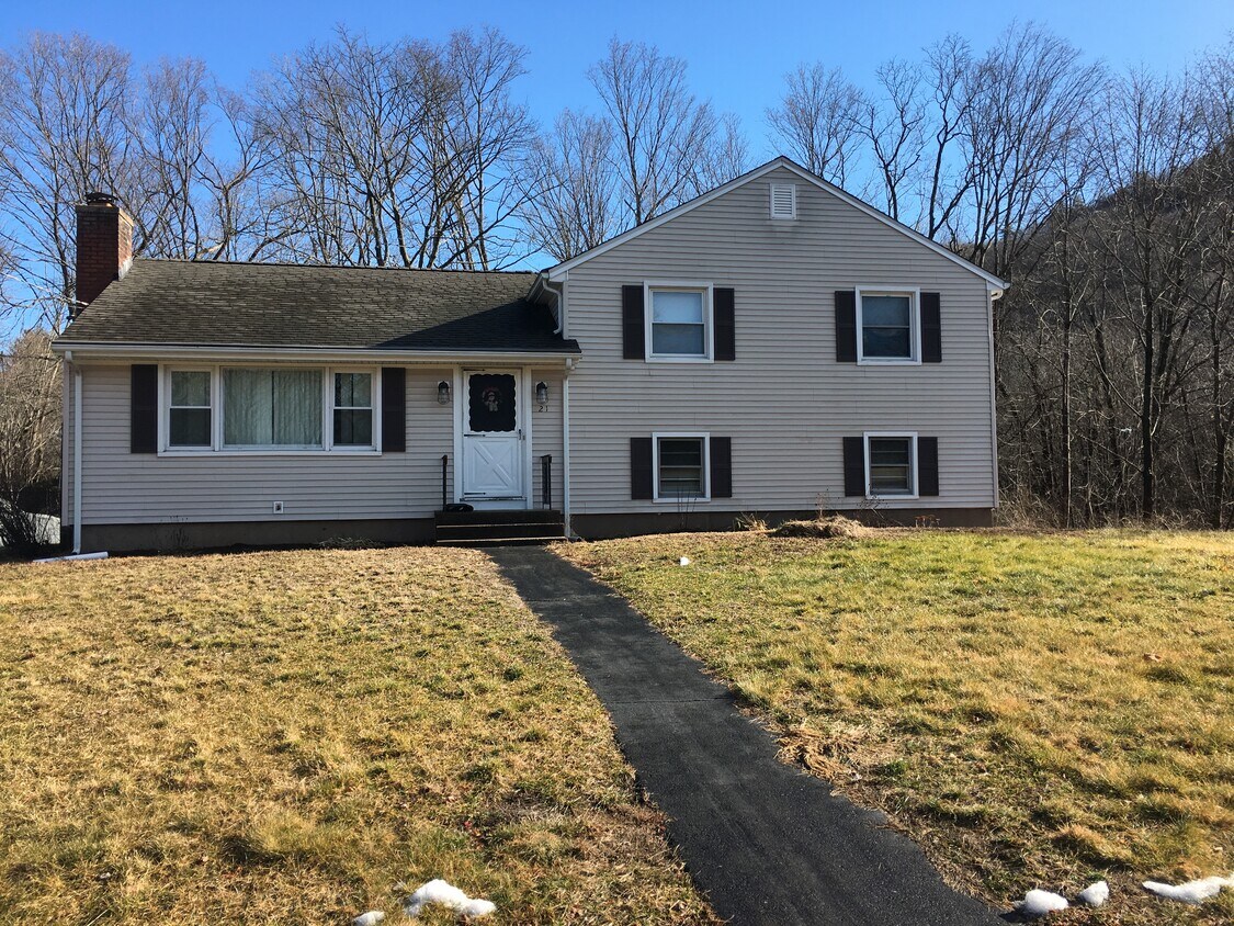 21 Dunn Rd, Hamden, CT 06518 House Rental in Hamden, CT