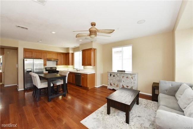 Building Photo - 3 br, 3.5 bath Townhome - 274 Tustin Field Dr