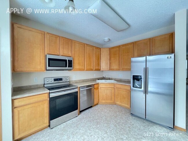 Foto del edificio - 4 Bedroom, 2.5 Bath, 2 Car Garage - Easy l...