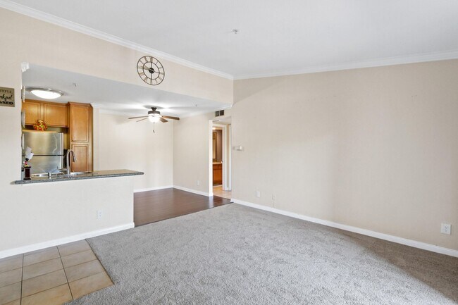 Foto del edificio - 1BR Condo with Private Balcony, Central A/C & Community Amenities in Corona