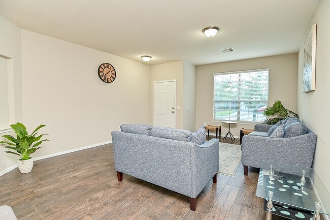 Building Photo - 15406 Key Crest Ln