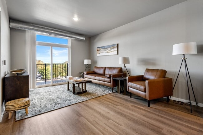 Foto del edificio - Lake Isabel Flats